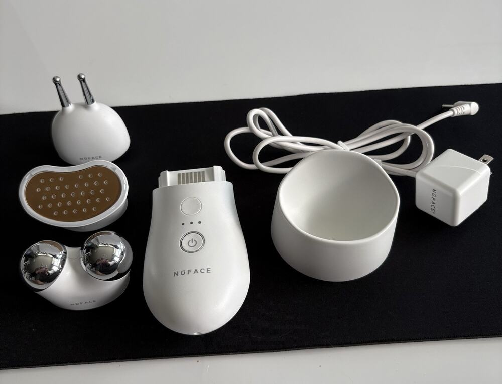 NuFACE Trinity Complete Kit Facial Trainer ELE Wrinkle Reducer Charger Tested
